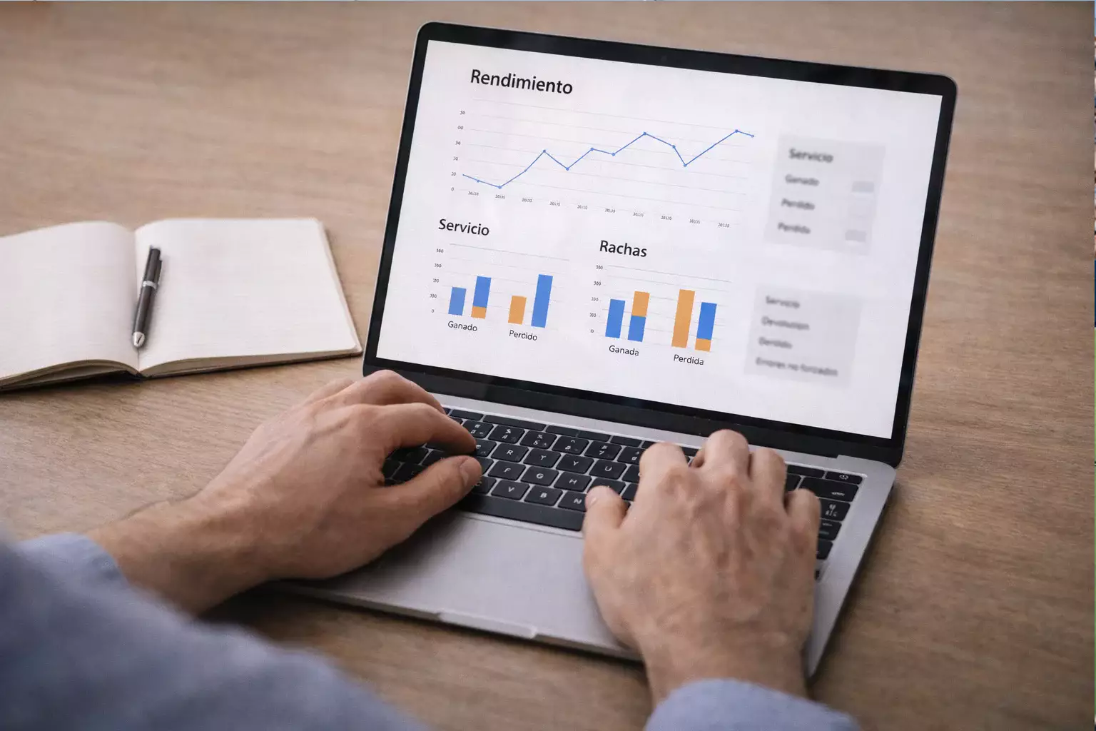 Persona analizando estadísticas de tenis y cuotas de apuestas en un ordenador portátil